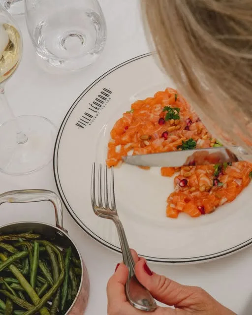 Tartare de saumon servi a Villa Léonard